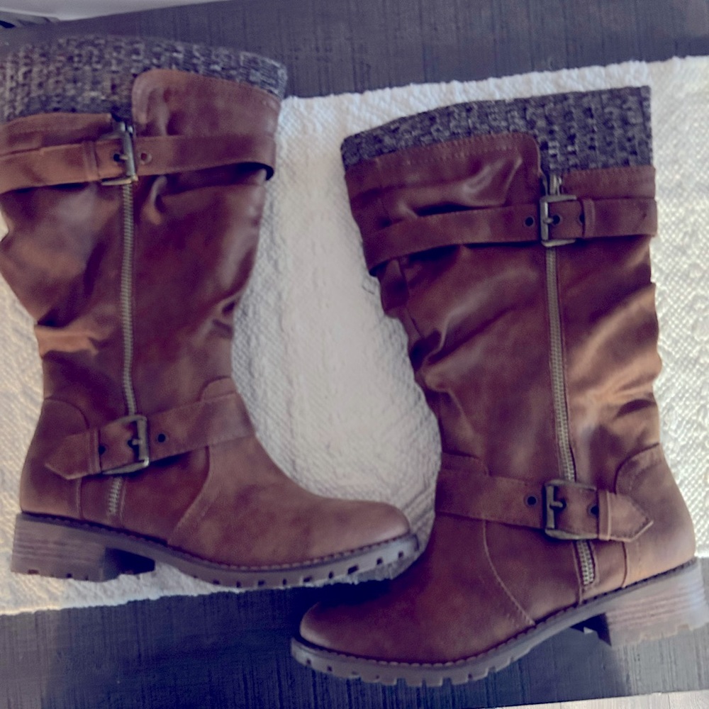 NWOT excellent condition cute boots size 6